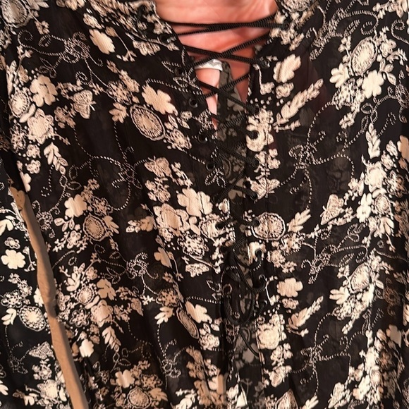 Angie Floral Lace Up Front Sheer Boho Witchy Top High Slit Sides Size Large - Picture 2 of 7